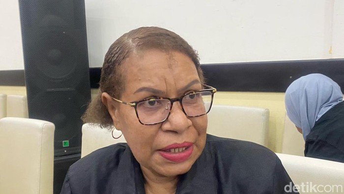 Anggota Bawaslu Papua Barat Daya Kordiv Pencegahan Parmas dan Humas Regina Gembenop. (Juhra Nasir/detikcom)