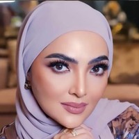 Ashanty tampil memakai hijab pashmina instan saat menjadi model untuk koleksi busana dari brandnya sendiri ASHWear. Foto: Dok. Instagram