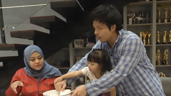 5 Potret Sahur Pertama Selebritas di Ramadan 2024