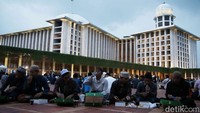 Pembagian makanan juga dibarengi dengan sambutan Duta Besar Arab Saudi, Faisal bin Abdullah Al-Amudi. Kantor Atase Agama Kedubes Arab Saudi di Jakarta turut berbuka bersama dan menyumbang 1.000 nasi kotak.