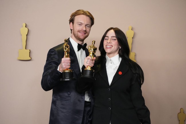 7 Foto Billie Eilish Serba Chanel Dan Pakai Pin Dukung Gaza Di Oscars 2024 7 Foto Billie Eilish Serba Chanel Dan Pakai Pin Dukung Gaza Di Oscars 2024