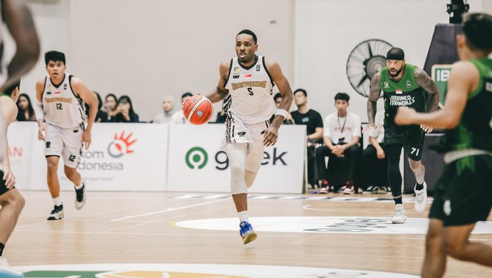 Pemain asing Bima Perkasa Jogja, Brandis Raley-Ross.