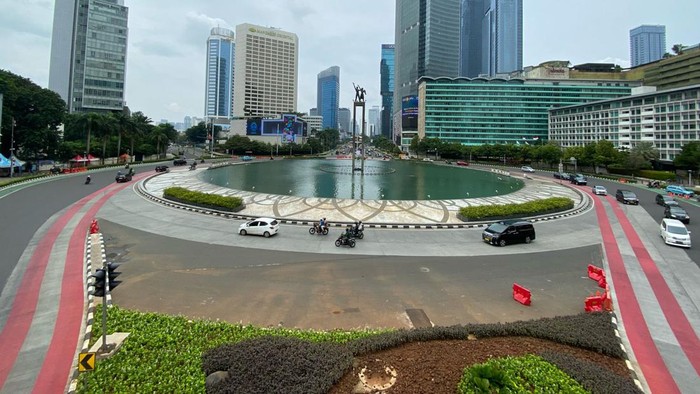 Arus lalu lintas (lalin) kendaraan di sejumlah ruas jalan DKI Jakarta yang biasanya macet kini lancar pada hari cuti bersama Nyepi 2024 dan tepat awal Ramadan. Salah satunya di Bundaran Hotel Indonesia (HI), Jakarta Pusat, Selasa (12/3/202).