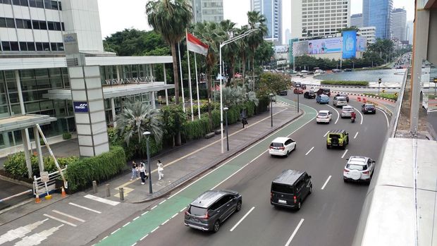 Arus lalu lintas (lalin) kendaraan di sejumlah ruas jalan DKI Jakarta yang biasanya macet kini lancar pada hari cuti bersama Nyepi 2024 dan tepat awal Ramadan. Salah satunya di Bundaran Hotel Indonesia (HI), Jakarta Pusat, Selasa (12/3/202).