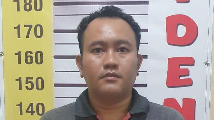Dedi Irwansyah yang aniaya remaja usai disembur asap rokok. Korban sengaja karena tak terima ditegur.