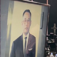 Kapten Rully sendiri tak hadir secara langsung, hanya melalui virtual. Diketahui saat acara lamaran berlangsung, Kapten Rully sedang bertugas sehingga terpaksa harus absen di acara lamarannya sendiri. Foto: TikTok/@antv_official