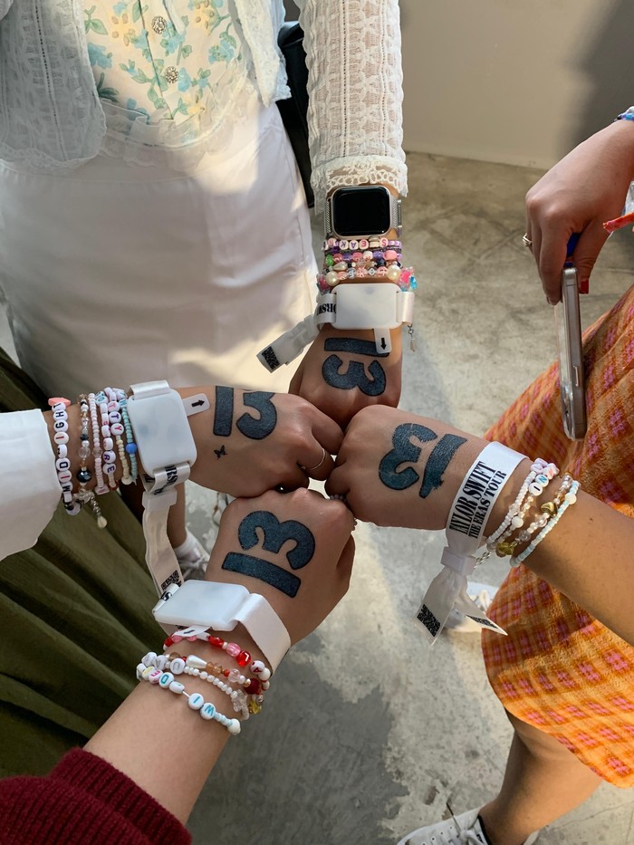 Friendship Bracelet Friendship Bracelet dari Swiftie di The Eras Tour.