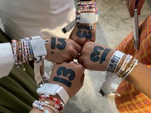 Apa Itu Friendship Bracelet yang Viral di Konser The Eras Tour Taylor Swift? Apa Itu Friendship Bracelet yang Viral di Konser The Eras Tour Taylor Swift?