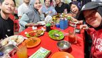 Kehebohan Gen Halilintar Saat Makan Bareng di Warung hingga Restoran