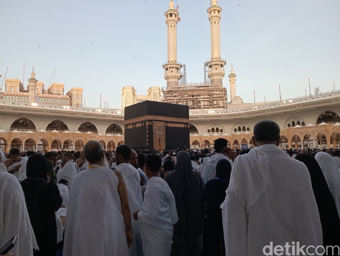 Suasana di Masjidil Haram pada hari kedua puasa Ramadan 2024.