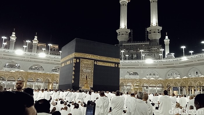 Suasana di Masjidil Haram pada hari kedua puasa Ramadan 2024.