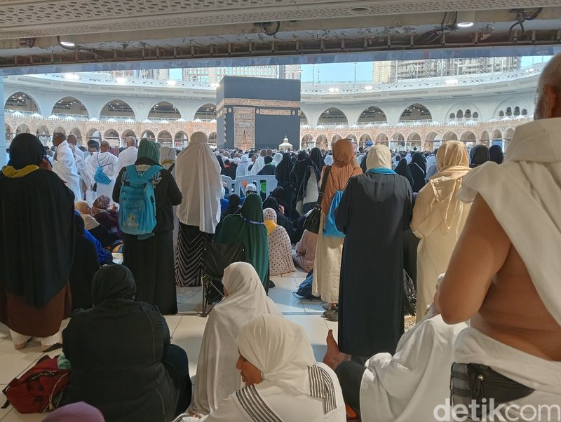 Suasana di Masjidil Haram pada hari kedua puasa Ramadan 2024.