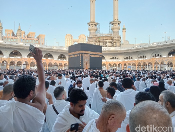 Suasana di Masjidil Haram hari kedua puasa Ramadan 2024.