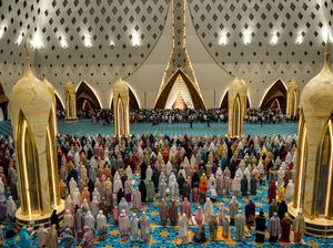 Tata Cara Sholat Tarawih 11 Rakaat Lengkap Bacaan Bilal dan Jawaban Jemaah