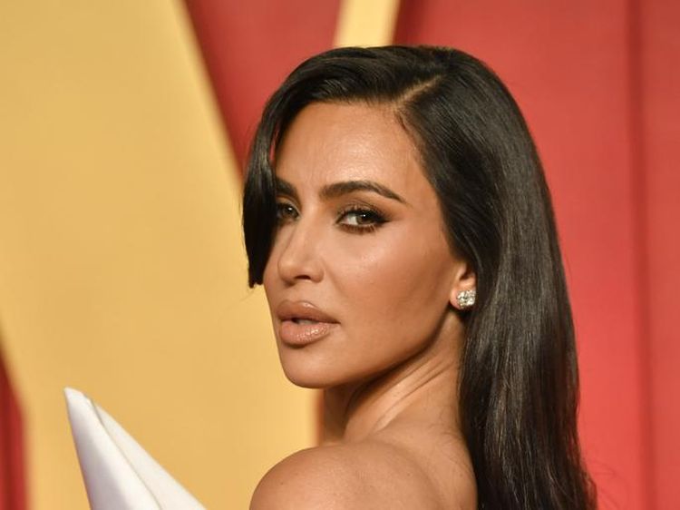 Kim Kardashian Cerai dari Kanye West demi Selamatkan Diri