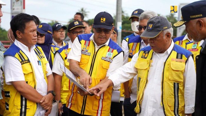 Menteri PUPR Basuki Hadimuljono cek lokasi banjir bandang di Sumbar