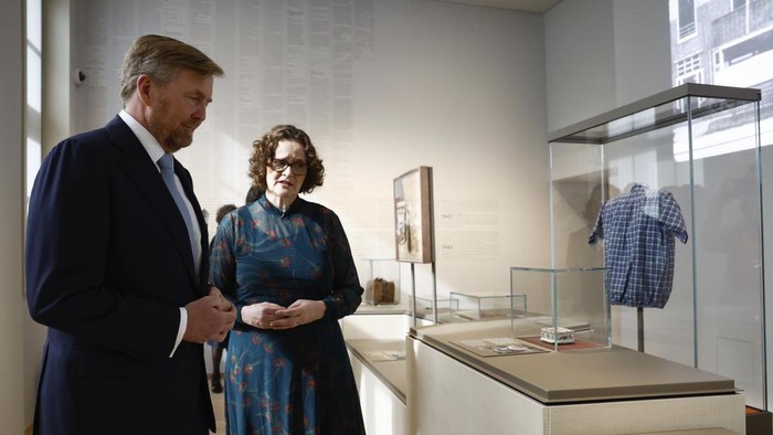Netherlands' King Willem Alexander, right, tours the National Holocaust Museum in Amsterdam, Netherlands,  Sunday, March 10, 2024. The Netherlands National Holocaust Museum is opening on Sunday in a ceremony presided over by the Dutch king as well as Israeli President Isaac Herzog, whose presence is prompting protest because of Israel's deadly offensive against Palestinians in Gaza. (Piroschka van de Wouw/Pool Photo via AP)
