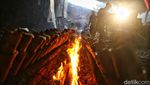 Melihat Pembuatan Lemang yang Jadi Primadona Saat Ramadan