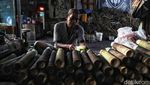 Melihat Pembuatan Lemang yang Jadi Primadona Saat Ramadan