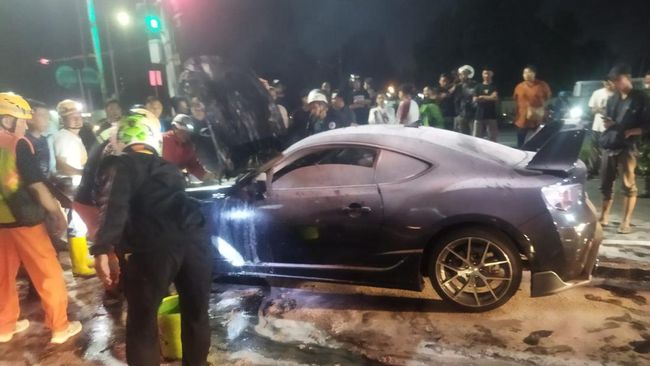 Viral Sedan Sport Toyota FT 86 Terbakar di Ringroad Barat Sleman