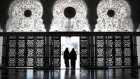 Masjid ini selain menjadi tempat beribadah juga menjadi tujuan wisata religi. 