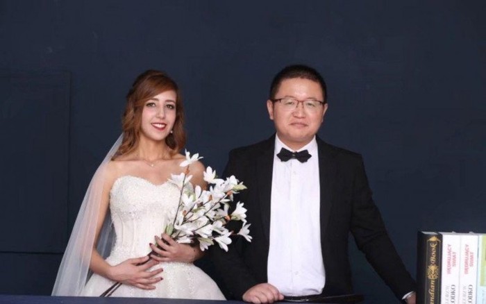 Nguyen Bang dan istrinya