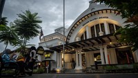 Gedung itu kini digunakan sebagai ruang kreatif dan tempat nongkrong yang bernama Pos Bloc. 