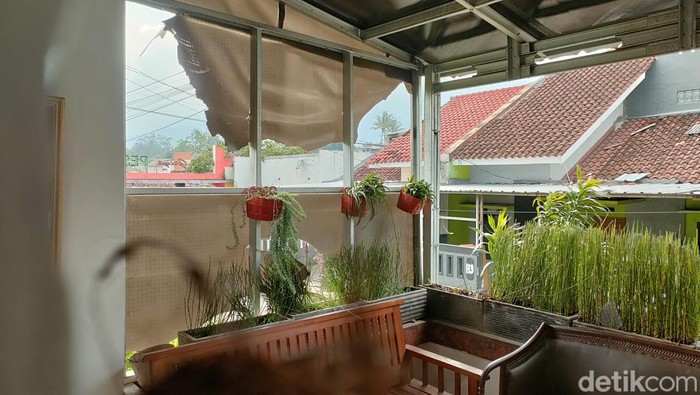 Potret kerusakan rumah warga akibat angin kencang di Garut.