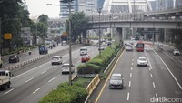 Sebelumnya, titik kemacetan yang biasanya terjadi seperti pada ruas jalan Tol Dalam Kota dari Cawang arah Slipi maupun jalur keluar atau exit Tol Dalam Kota kini tak tampak.