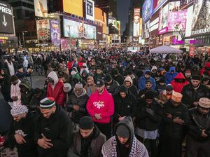 Momen Times Square Jadi Tempat Salat Tarawih