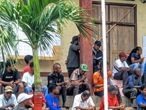 Warga Tenawahang Segel Kantor Desa gegara Tak Jelasnya Program Desa