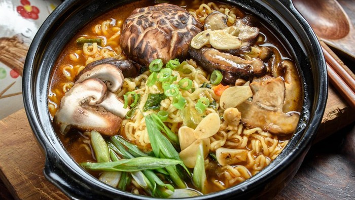 Resep Ramen Kuah Jamur Pedas