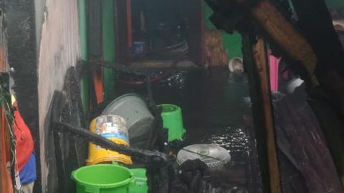 Rumah ketua RT di Makassar hangus dilalap api. Dokumen Istimewa