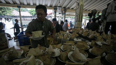 Sibuknya Masjid Gedhe Yogyakarta Siapkan Ribuan Takjil Buka Puasa