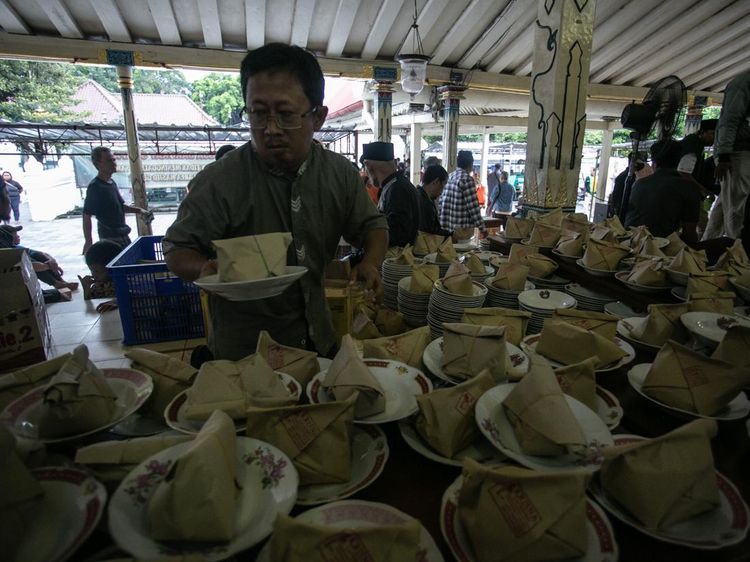 Sibuknya Masjid Gedhe Yogyakarta Siapkan Ribuan Takjil Buka Puasa