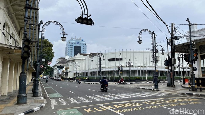 Suasana Kota Bandung hari pertama puasa Ramadan 2024.