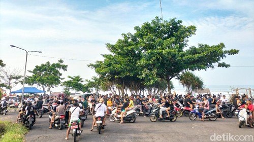 Suasana Pelataran Rambutsiwi, Desa Yehembang, Kecamatan Mendoyo, Kabupaten Jembrana saat Ngembak Geni.
