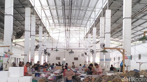 Suasana Tempat Pelelangan Ikan (TPI) Labuan Bajo, Selasa (12/3/2024) siang (Ambrosius Ardin)