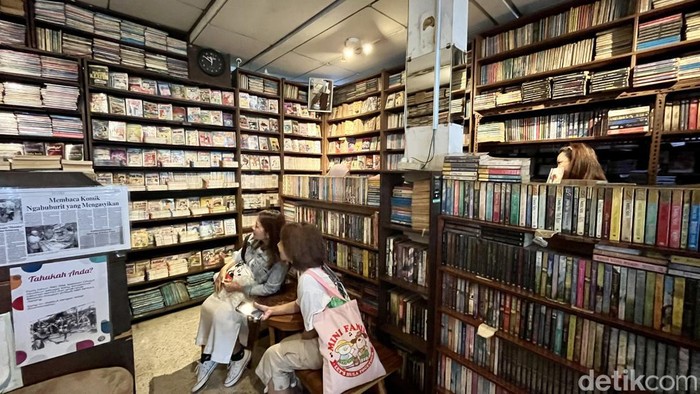 Menyelami Buku Klasik di Taman Bacaan Hendra