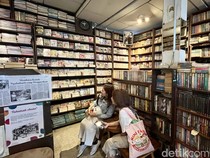 Menyelami Buku Klasik di Taman Bacaan Hendra