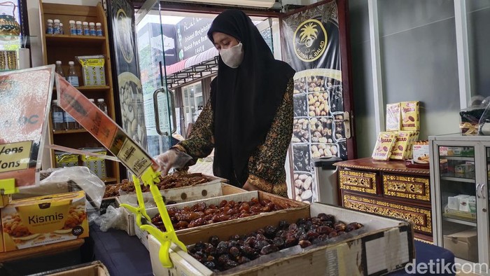 Toko kurma di Palembang