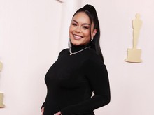 Vanessa Hudgens Sewot Paparazzi Bocorin Kabar Lahirannya