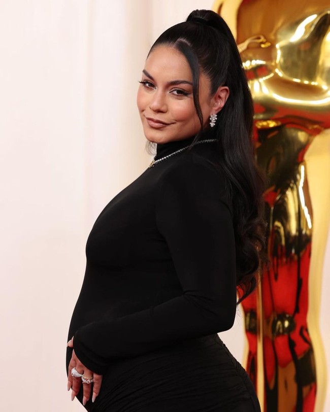 6. Vanessa Hudgens menikah dengan pemain baseball Cole Tucker pada 2023. Foto: Instagram: @vanessahudgens