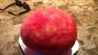Sama seperti kelapa, semangka biasanya disantap dari kulitnya. Ini merupakan bentuk semangka tanpa cangkang. Foto: BuzzFeed
