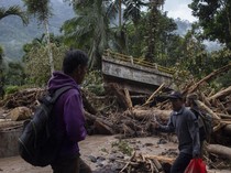 Akses Menuju Lokasi Bencana Sumbar Terputus, Warga Minta Bantuan