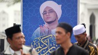 Ulama yang juga pimpinan Majelis Nurul Musthofa, Habib Hasan Bin Jafar Assegaf meninggal dunia setelah beribadah salat duha pada pukul 09.01 WIB di Depok Jabar.  