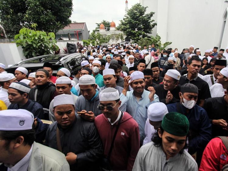 Anies dan Ribuan Orang Melayat Habib Hasan Bin Jafar Assegaf