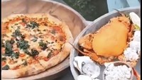 Saat ke Bali, ia juga sempat memamerkan momen kulineran seru di sebuah restoran. Ia memesan kepiting segar sampai pizza. Foto: Instagram @anisa_bahar_new