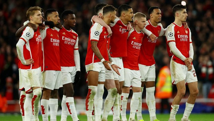 Soccer Football - Champions League - Round of 16 - Second Leg - Arsenal v FC Porto - Emirates Stadium, London, Britain - March 12, 2024 Arsenal players during the penalty shoot-out REUTERS/Hannah Mckay