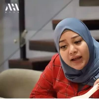 Aurel Hermansyah tampak membagikan momen sahur keluarganya di puasa hari pertama. Ia bersama sang suami, Atta Halilintar dan anaknyaa, Ameena makan sahur bersama. Penampilan Aurel pun terlihat polos tanpa pulasan makeup. Foto: YouTube/AH